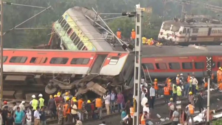 Odisha Train Accident : How did the Odisha train crash happen?- कोरोमंडल एक्सप्रेस सिग्नल वापस लेने की वजह से मालगाड़ी से भिड़ी थी ।