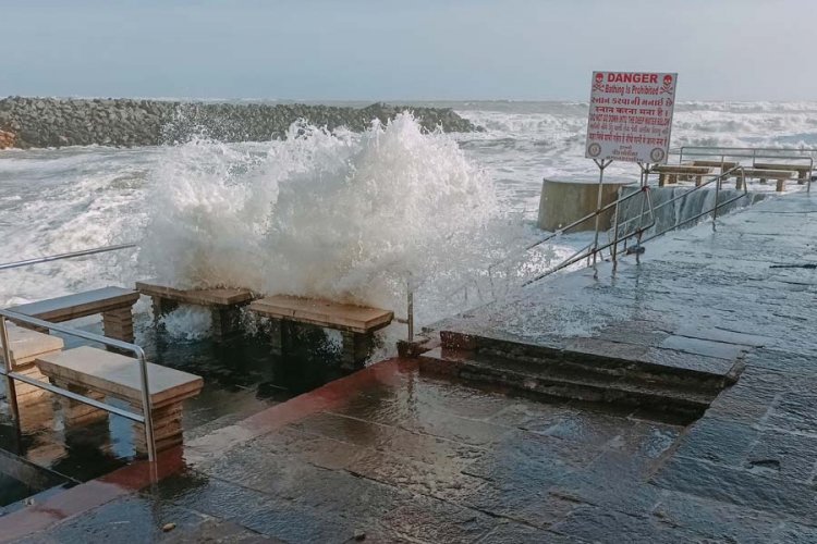 Cyclone Biparjoy moving towards Haryana and Rajasthan : गुजरात के जखाऊ तट से टकराया चक्रवात हरियाणा में इस चक्रवात का 18 से आने का असर । 